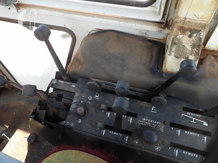 j-i-case-2390-image-12