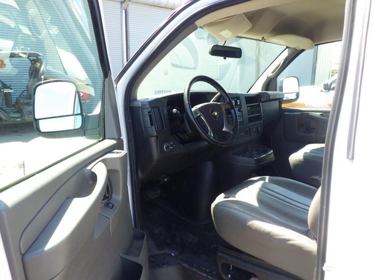 2015-chevrolet-express-2500-image-5