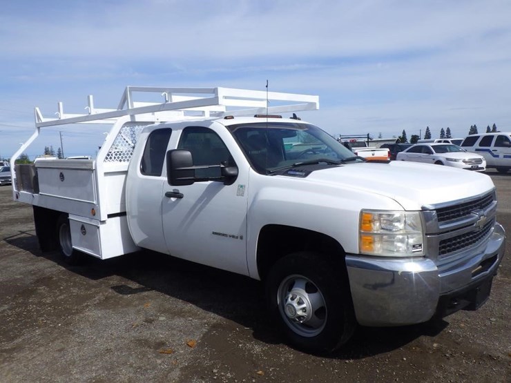2008-chevrolet-3500hd-image-2