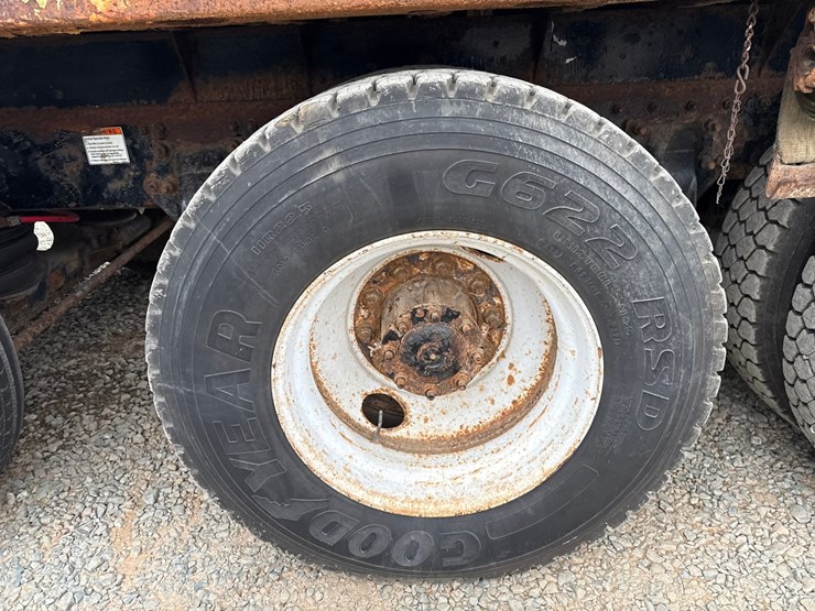 2010-massey-ferguson-8-image-96