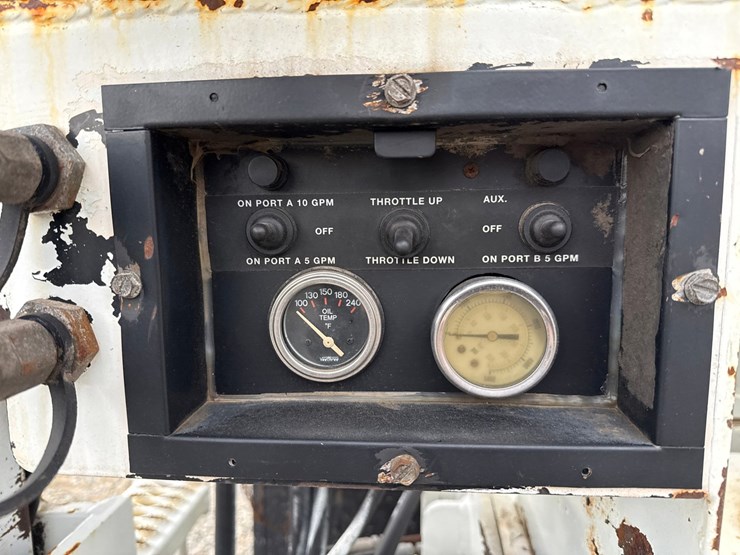 2010-massey-ferguson-8-image-48