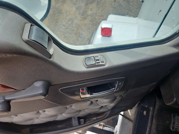 2007-kenworth-t800-image-32