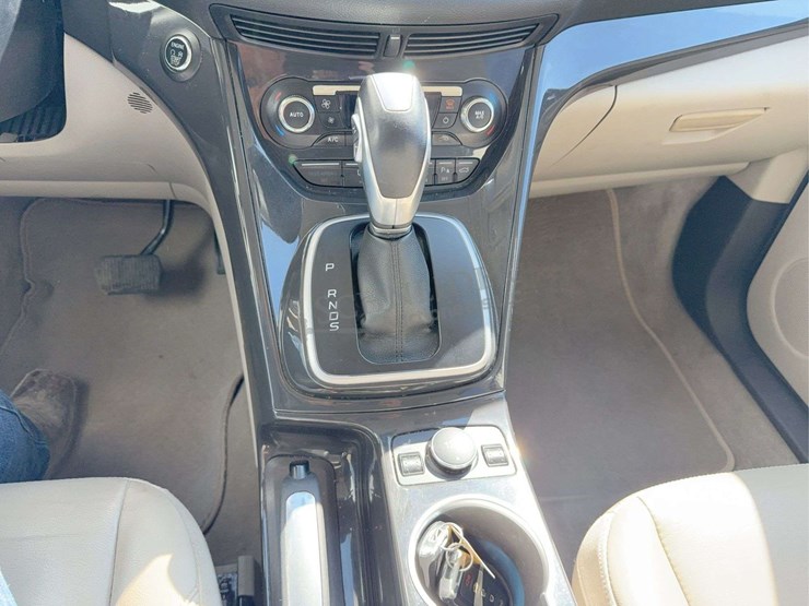 2014-ford-escape-titanium-image-48