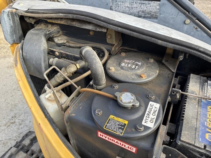 2006-deere-27d-image-36