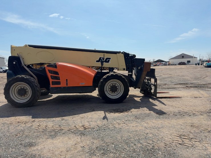 2016-jlg-1055-image-6