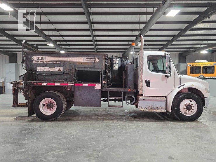 2015-freightliner-business-class-m2-106-image-6