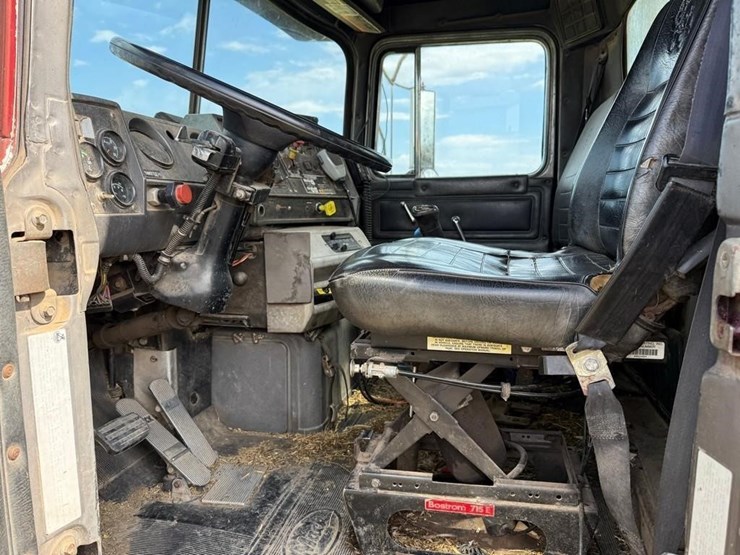 1991-mack-dm690s-image-14