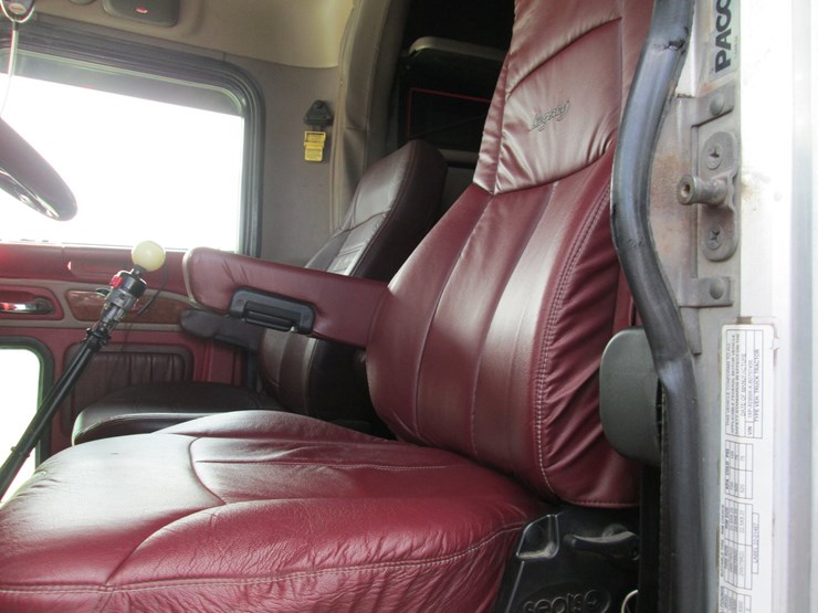 2008-peterbilt-389-image-29