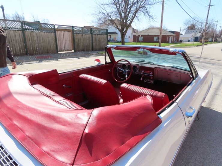 1965-chevrolet-corvair-monza-convertible-image-11