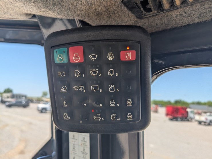 deere-650k-xlt-image-28