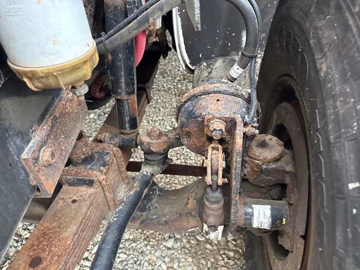 2010-massey-ferguson-8-image-11