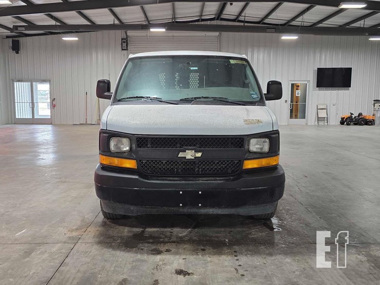 2017-chevrolet-express-2500-image-7