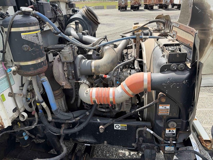 2019-peterbilt-337-image-27