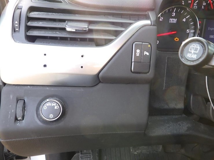 2017-chevrolet-tahoe-image-36