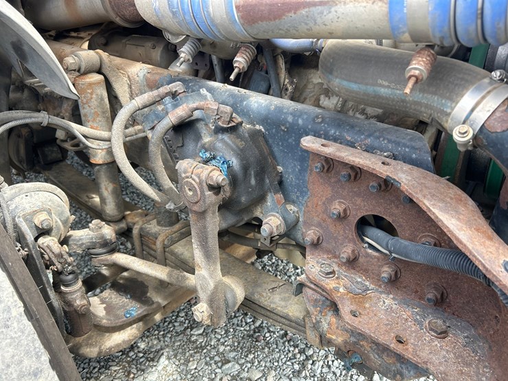 2010-massey-ferguson-8-image-40