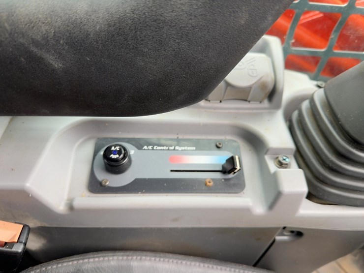 2021-kubota-svl97-2-image-22