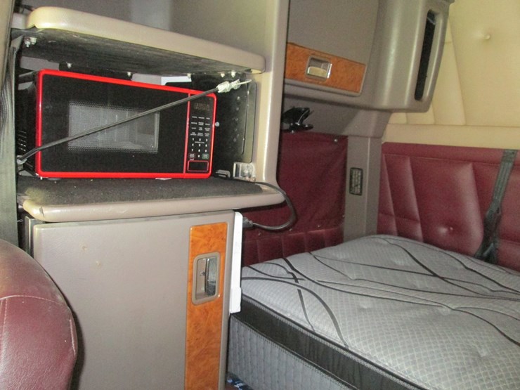 2008-peterbilt-389-image-33