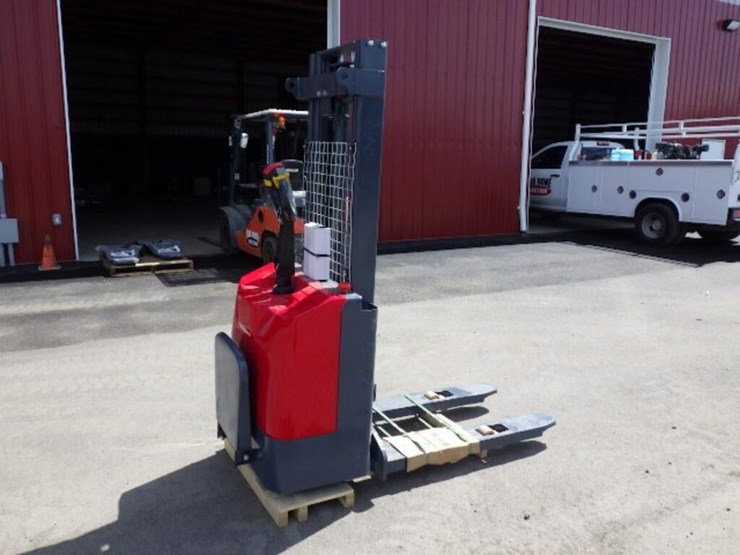 2026-sdlool-st1500-electric-stacker-truck-image-3