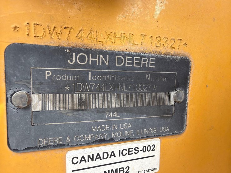 2022-deere-744l-image-13