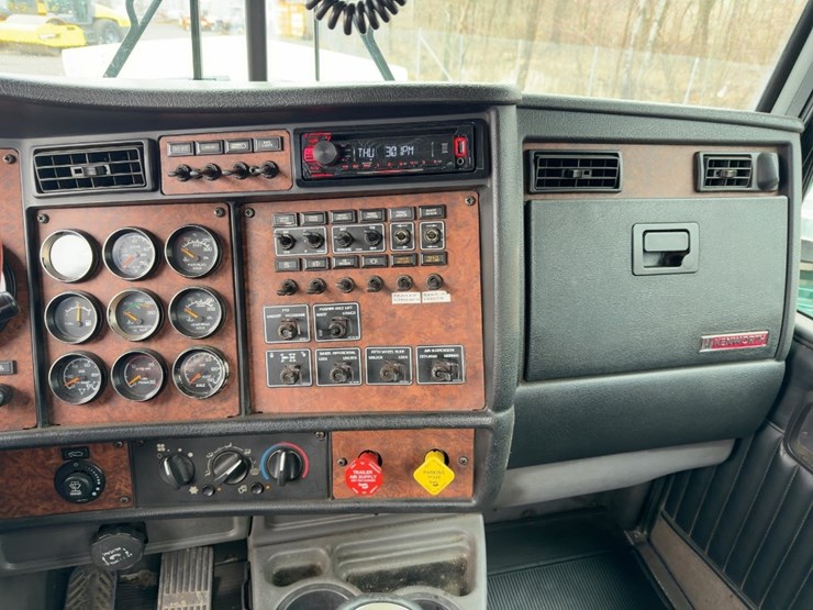 2003-kenworth-t800-image-32