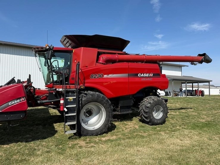 2014-case-ih-8230-image-3