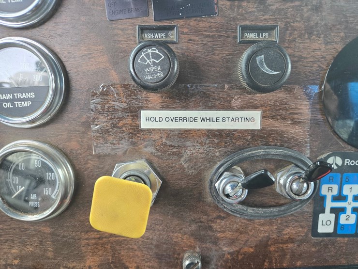 1991-peterbilt-357-image-69