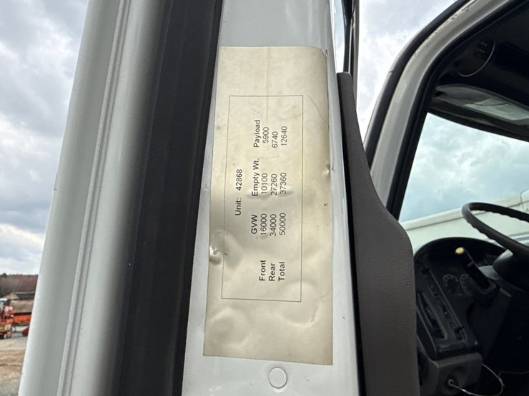 2010-massey-ferguson-8-image-109