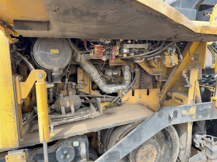 2010-caterpillar-ap-555e-image-17