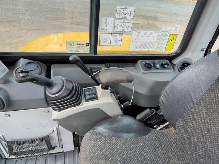 2017-caterpillar-305e2-cr-image-29