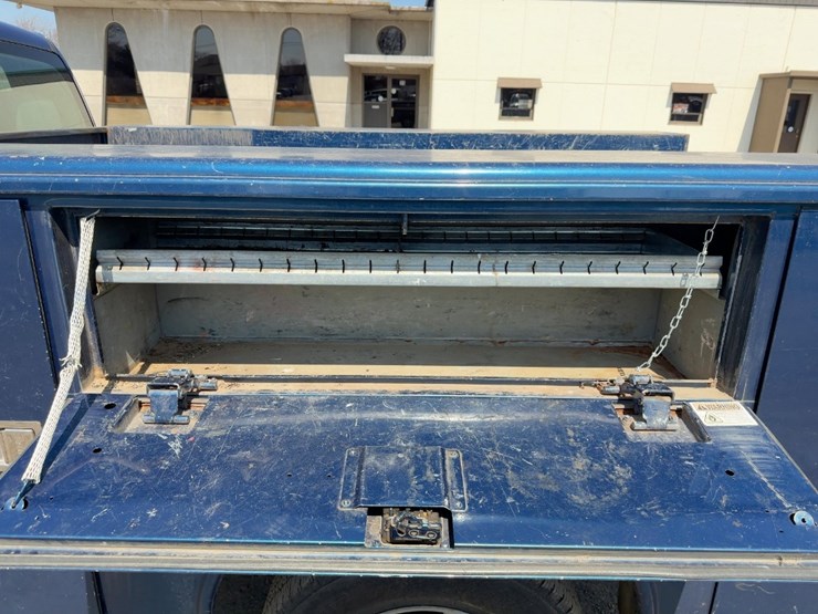 2017-chevrolet-silverado-2500hd-image-15