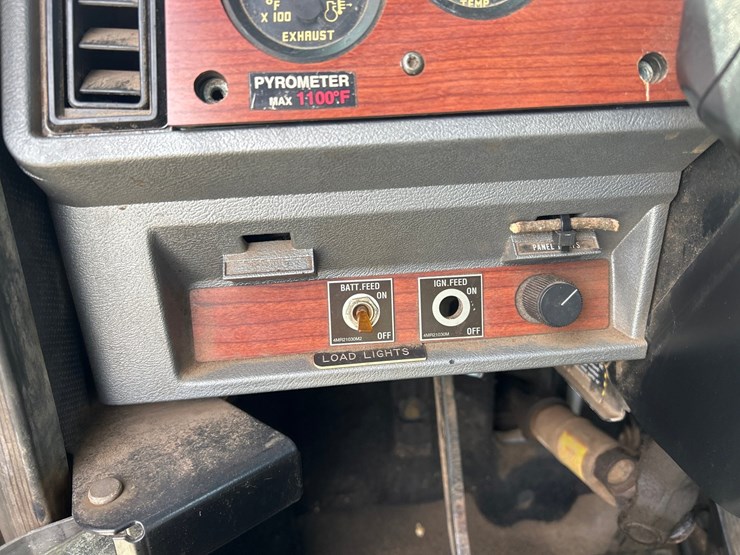 1999-mack-cl713-image-128