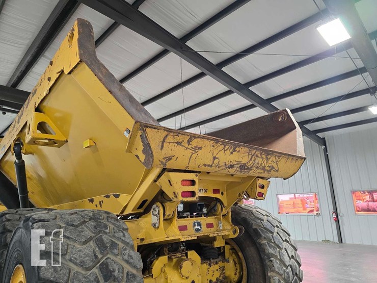 2021-deere-260e-image-19