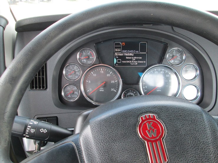 2020-kenworth-t680-image-39