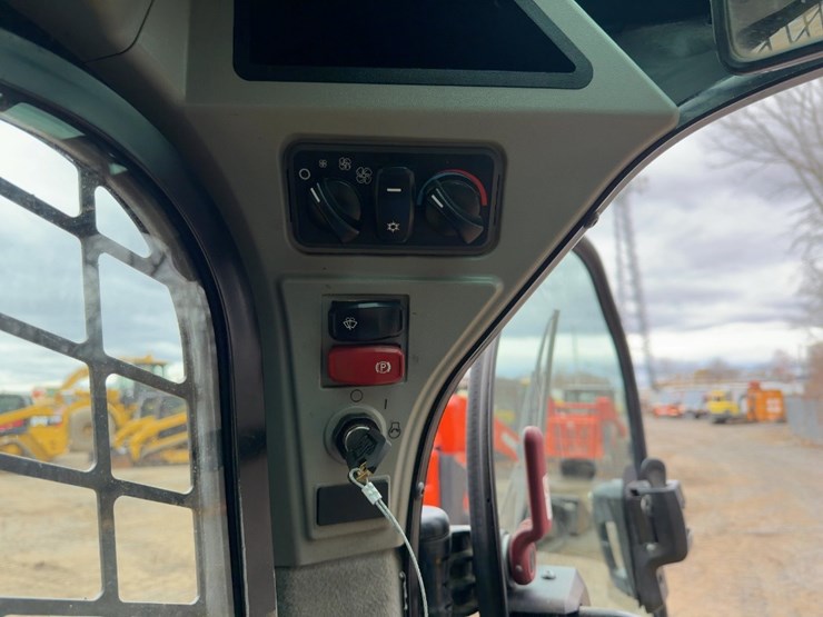 2021-caterpillar-259d3-image-25