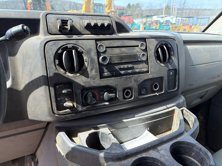 2012-ford-e350-image-19