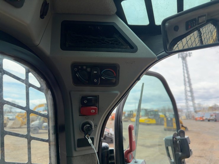 2021-caterpillar-289d3-image-25