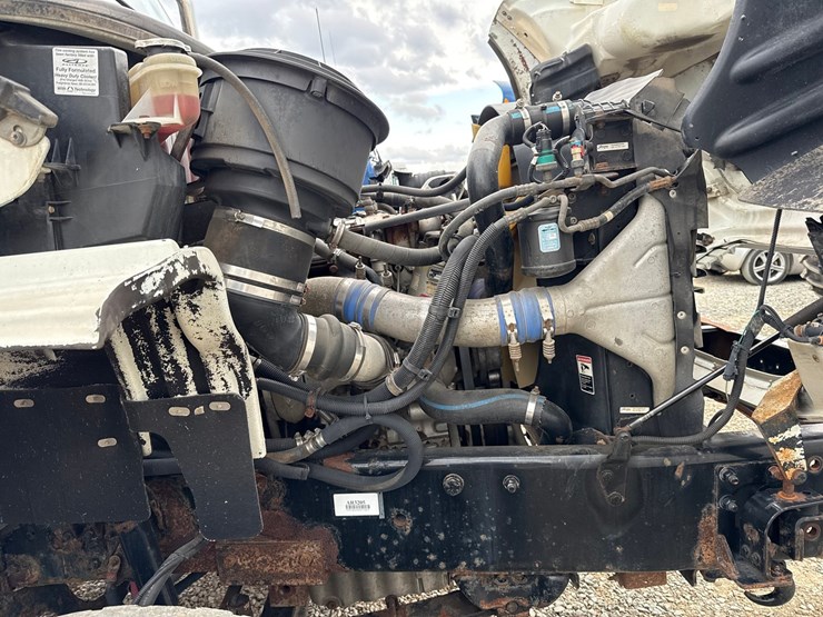 2010-massey-ferguson-8-image-18