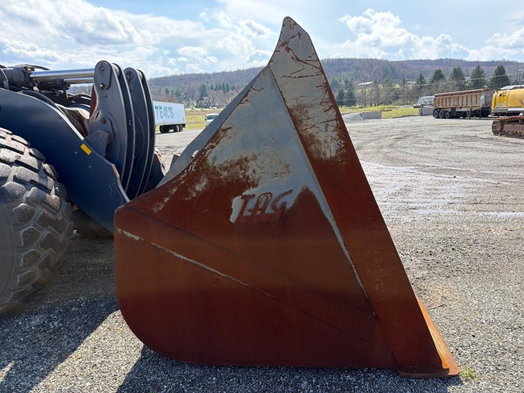 2022-john-deere-844-image-14