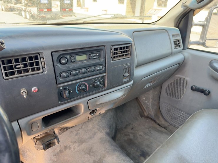 2002-ford-f350-xl-image-26