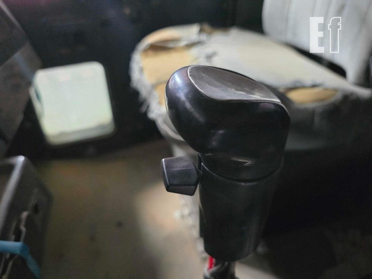 1999-kenworth-t800-image-15