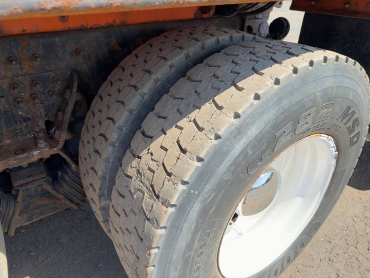 2012-international-7600-image-16