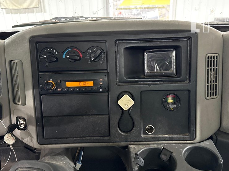 2014-international-durastar-4400-image-21