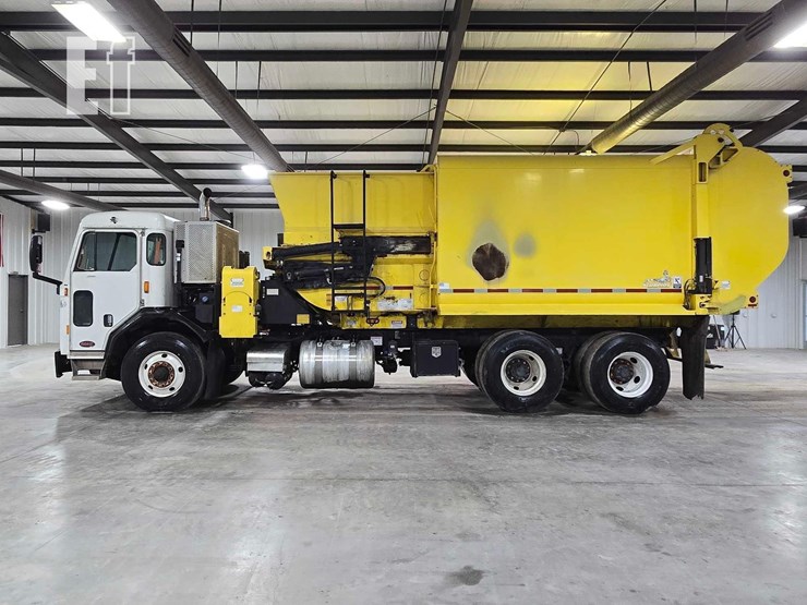 2018-peterbilt-320-image-5