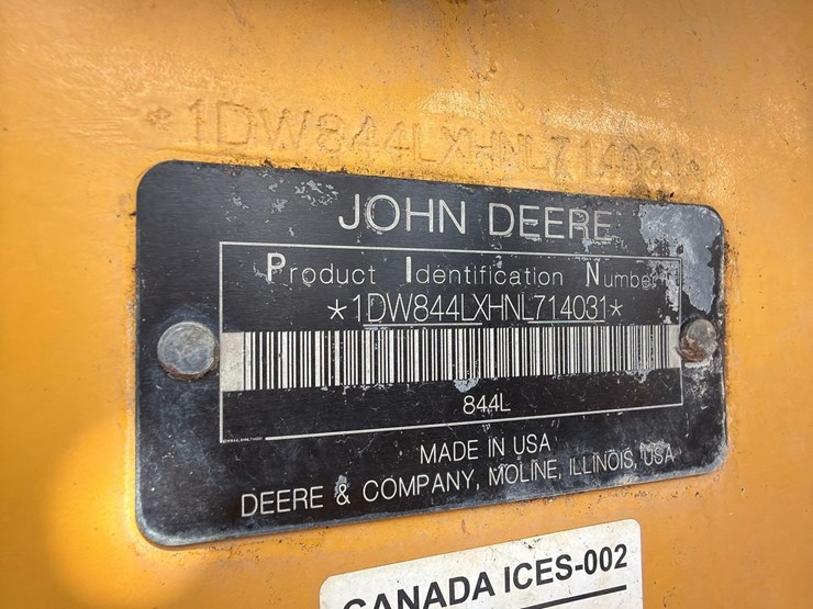2022-john-deere-844-image-11