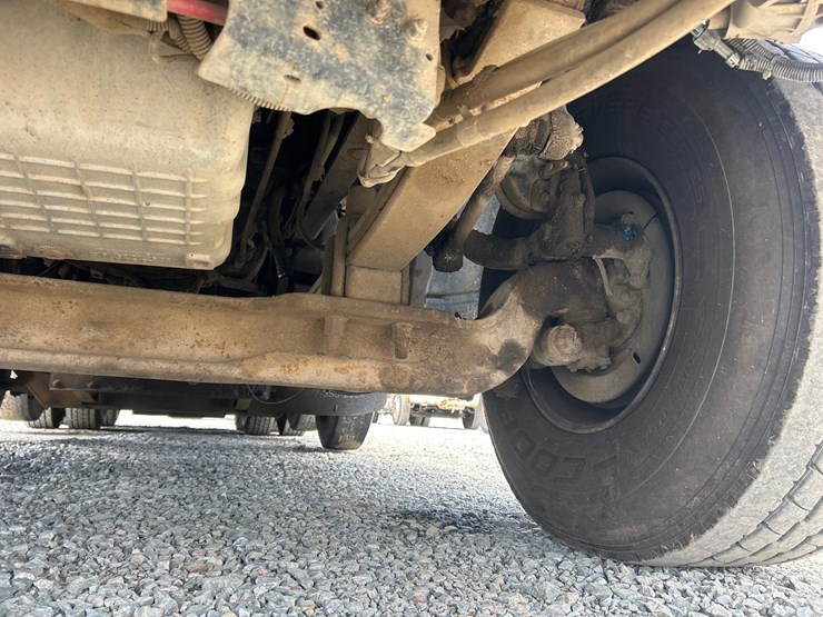 2010-massey-ferguson-8-image-38