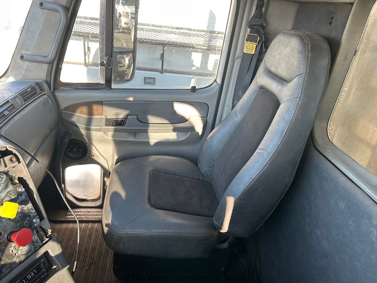 2002-massey-ferguson-8-image-78