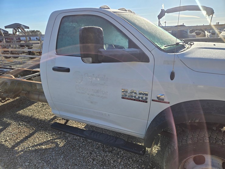 2017-massey-ferguson-8-image-14