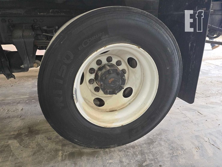 2012-freightliner-business-class-m2-106-image-24