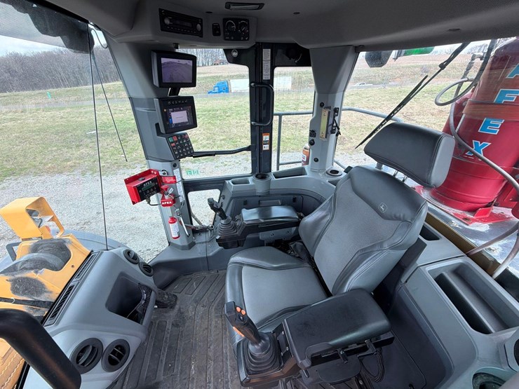 2020-deere-744l-image-20