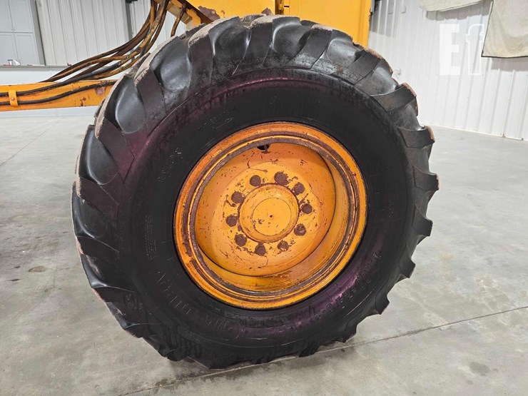 2005-caterpillar-140h-image-31